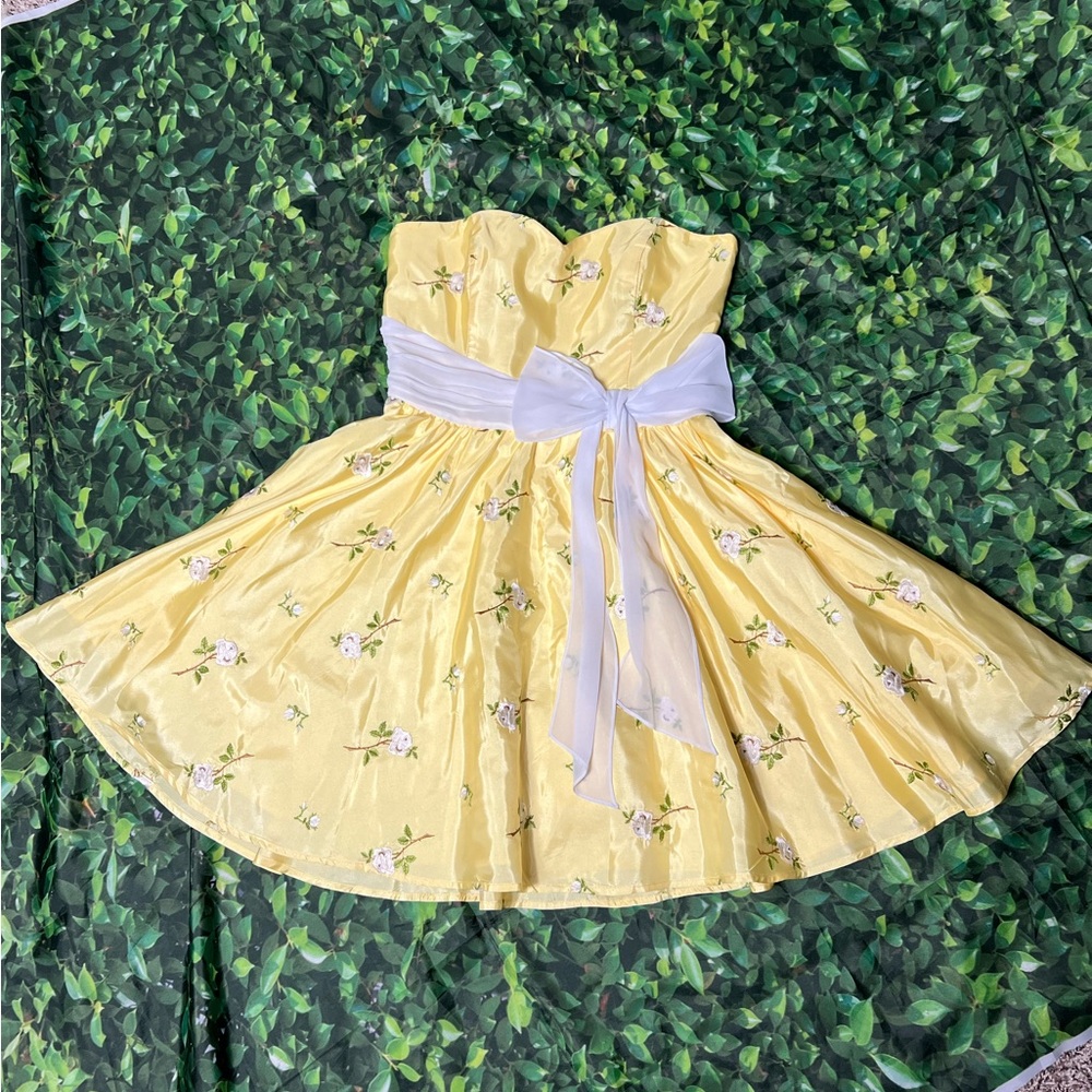 Y2K Disney Prom Dress Betsy Johnson Yellow Strapless White Flowers Formal Gown